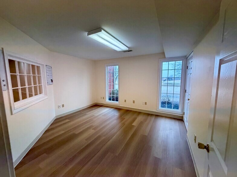 More Photos Of 102 Manor Ave, Bardstown Office For Lease