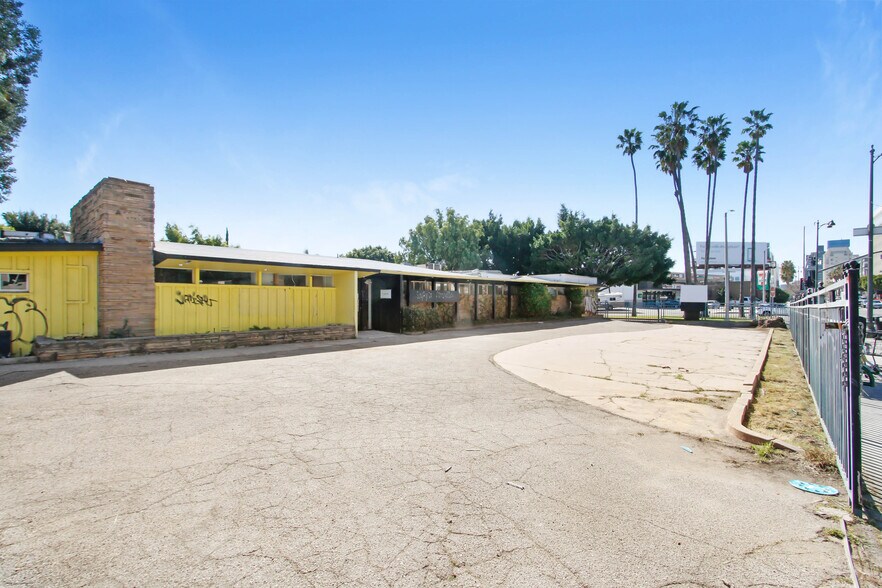 More Photos Of 4950 Wilshire Blvd, Los Angeles Office For Sale