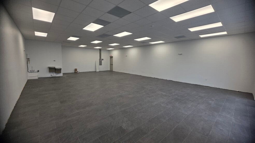 More Photos Of 8100 Park Blvd N, Pinellas Park Storefront For Lease