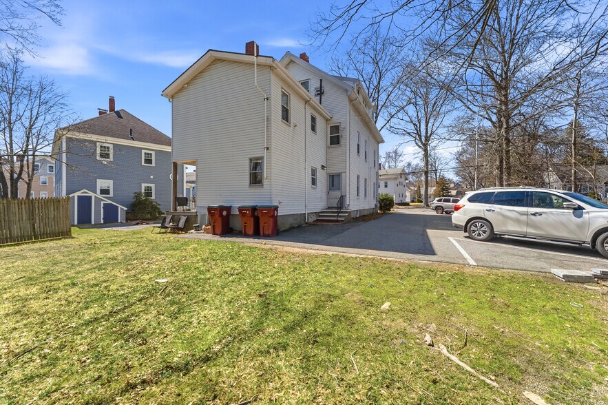 More Photos Of 5 Oak St, Middleborough Apartments For Sale