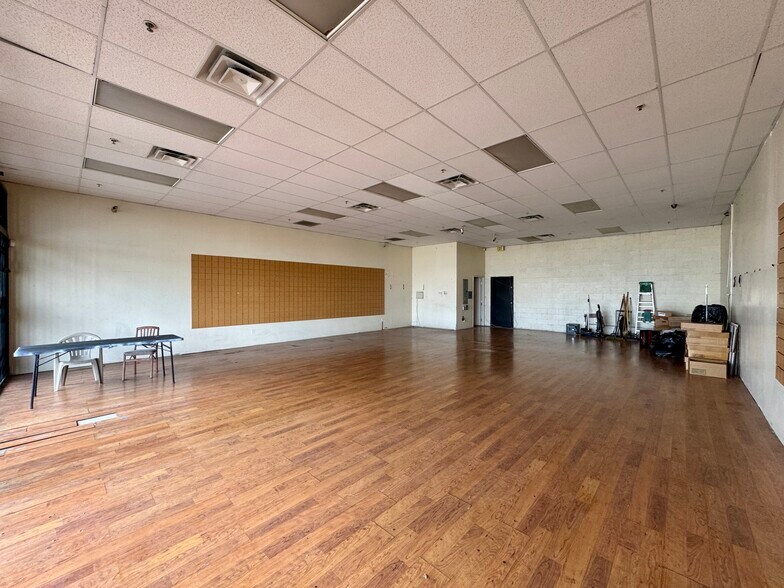 More Photos Of 10714 S Western Ave, Los Angeles Unknown For Lease