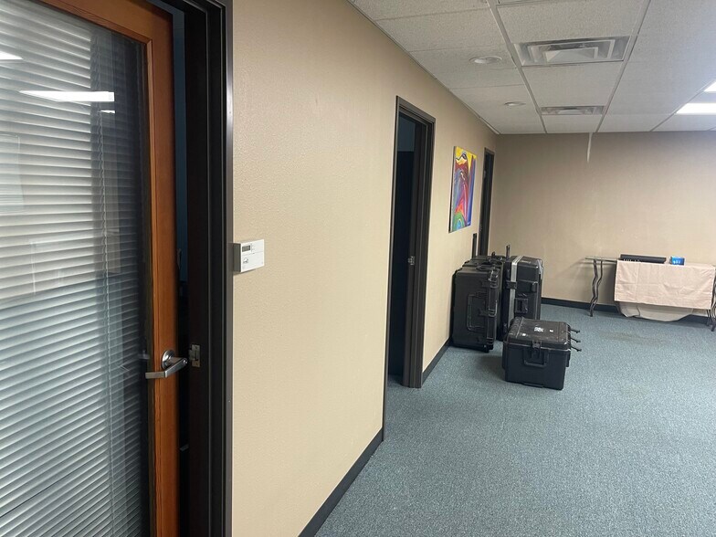 More Photos Of 419 S Flower St, Burbank Light Manufacturing For Sale