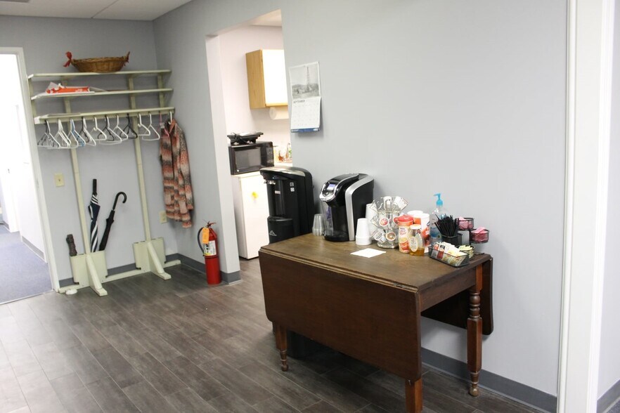 More Photos Of 220 S Main St, Butler Medical For Lease