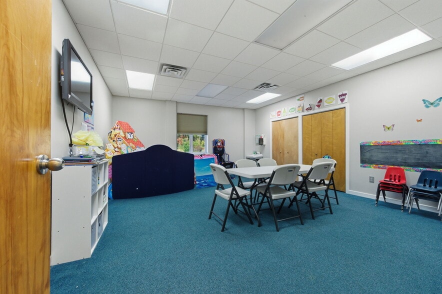 More Photos Of 2744 Red Lion Rd, Bear Religious Facility For Lease
