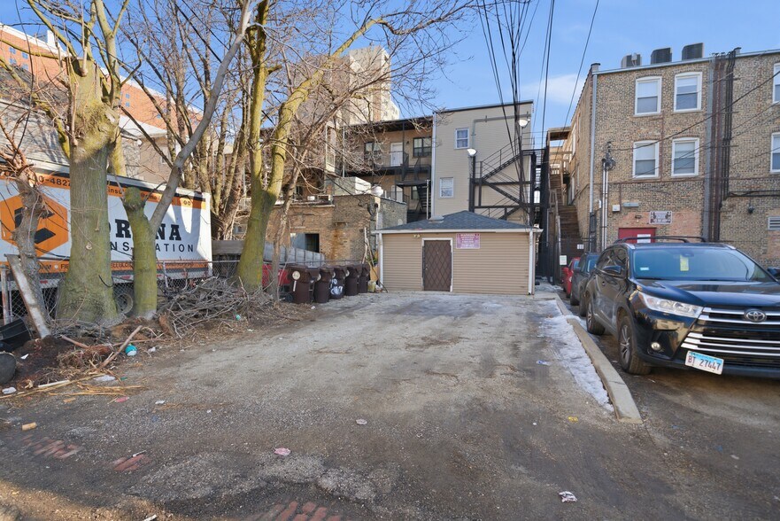 More Photos Of 3240 N Clark St, Chicago Apartments For Sale