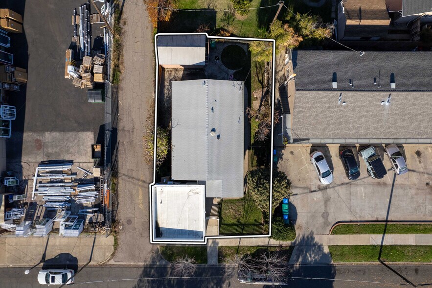 More Photos Of 115 E Walnut St, Lodi Freestanding For Sale