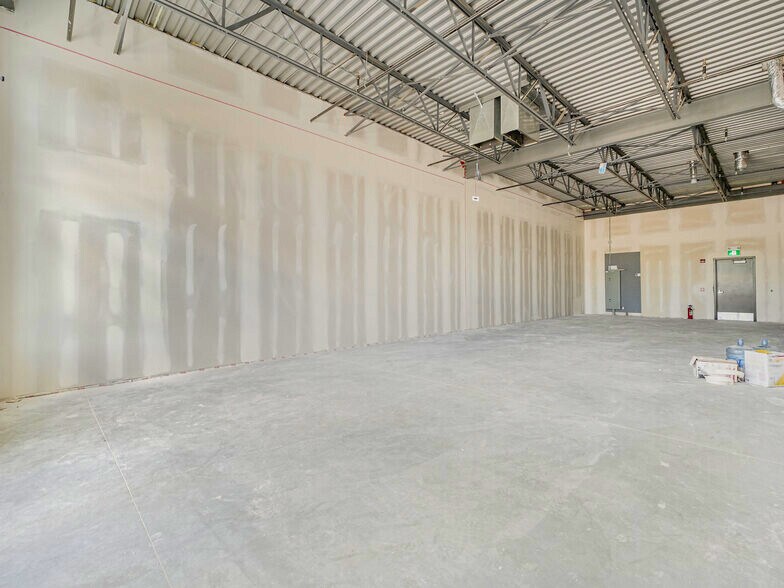 More Photos Of 5345 Edgemont Blvd NW, Edmonton General Retail For Lease