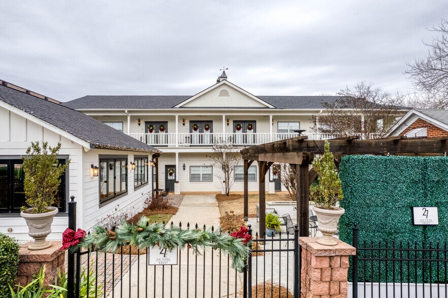 More Photos Of 27 S Park St, Dahlonega Hotel For Sale