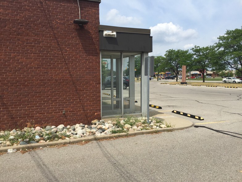 More Photos Of 11700 E 15 Mile Rd, Sterling Heights Bank For Lease