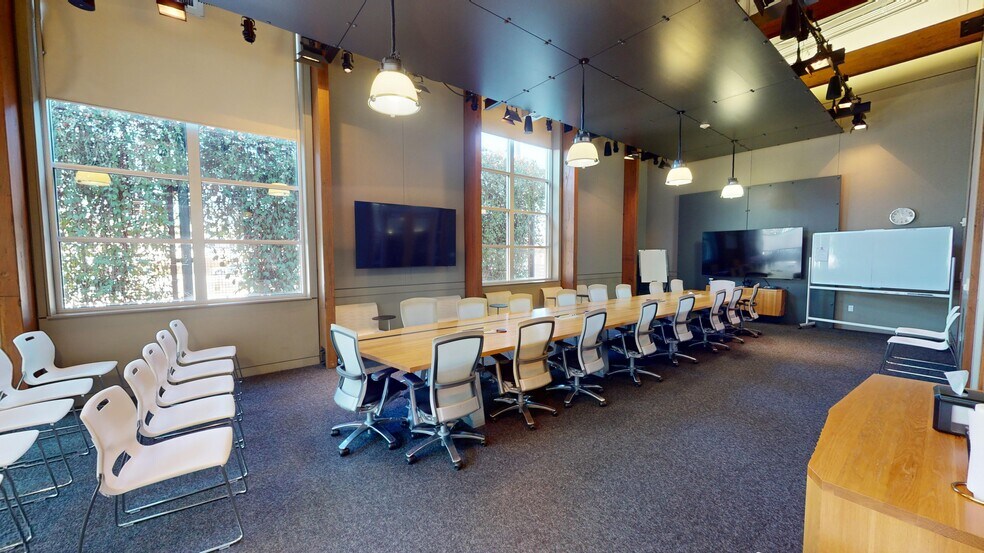 More Photos Of 2201 E 6th St, Austin Loft Creative Space For Lease