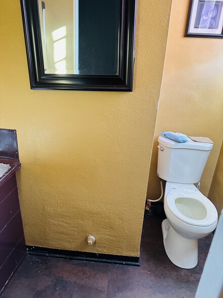 More Photos Of 408 E Yosemite Ave, Madera Freestanding For Sale