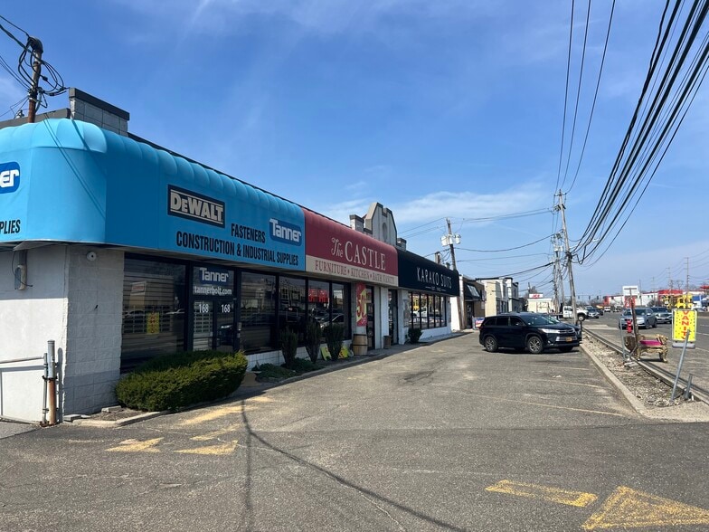 More Photos Of 168 Broad Hollow Rd, Farmingdale Freestanding For Lease
