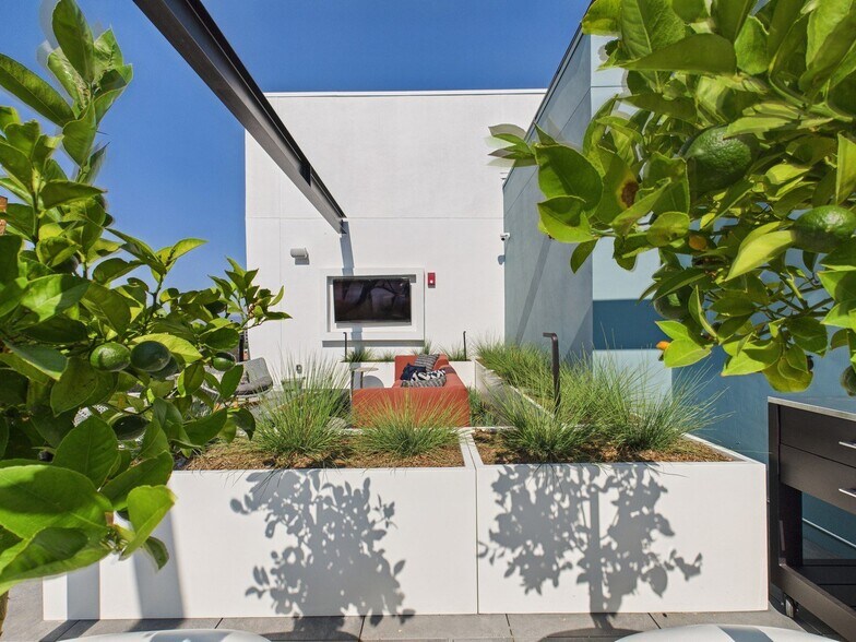 More Photos Of 9900 Venice Blvd, Culver City Apartments For Lease