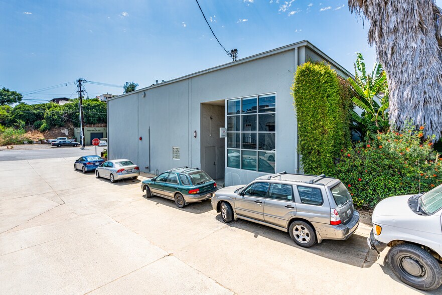 More Photos Of 2605 State St, San Diego Flex For Lease
