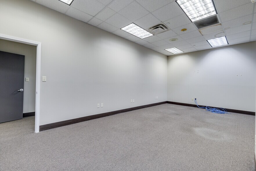 More Photos Of 2500 N 7th St, West Monroe Office For Lease