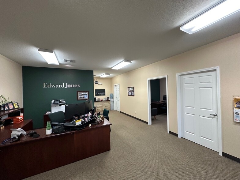 More Photos Of 215 S Andover Rd, Andover Medical For Lease