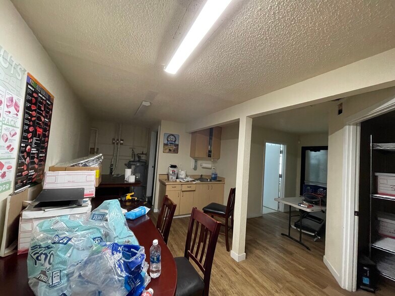 More Photos Of 835 Central Ave N, Kent Light Manufacturing For Lease