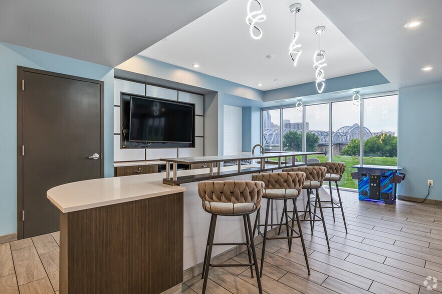 More Photos Of 100 Aqua Way, Newport Apartments For Lease