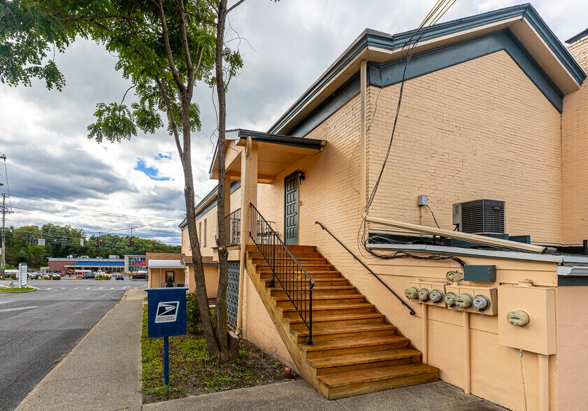 More Photos Of 141 Ulster Ave, Saugerties Storefront Retail Residential For Sale