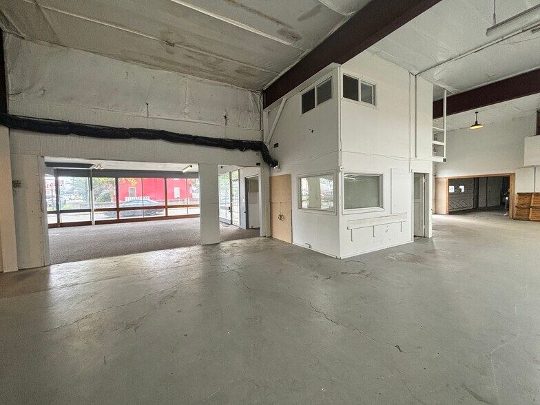 More Photos Of 1515 13th St SE, Salem Flex For Sale