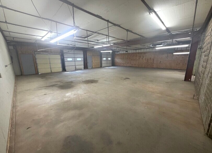 More Photos Of 217 E 8th St, Cozad Flex For Sale