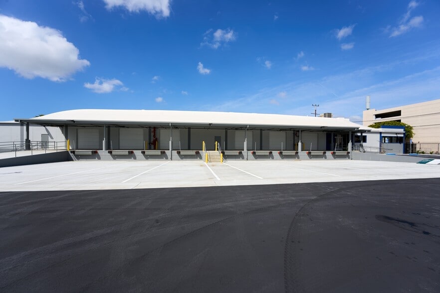 Primary Photo Of 5432 W 102nd St, Los Angeles Distribution For Lease