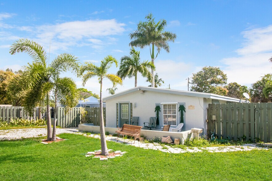 More Photos Of 3570 N Old Dixie Hwy, Delray Beach Apartments For Sale