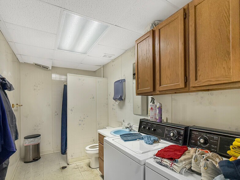 More Photos Of 2326 N Main St, Osceola Auto Repair For Sale