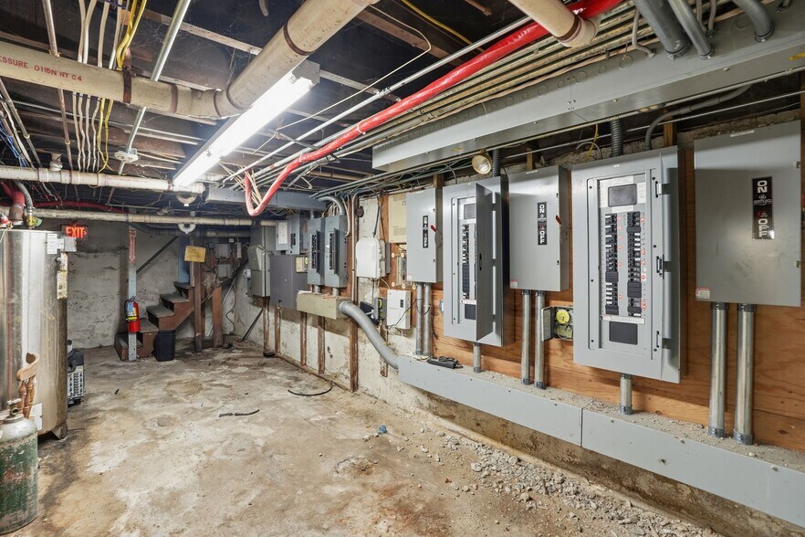 More Photos Of 332 Farnum Pike, Smithfield Restaurant For Sale