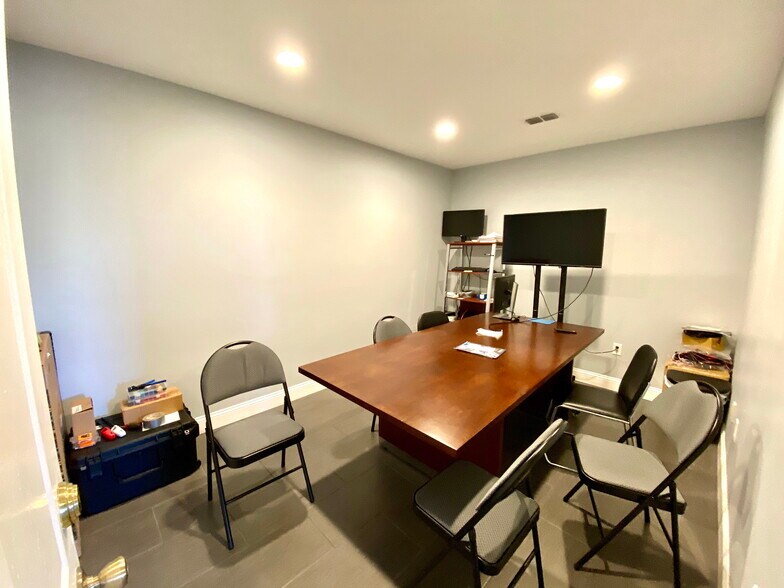 More Photos Of 104 Liberty Center Pl, Saint Augustine Warehouse For Lease