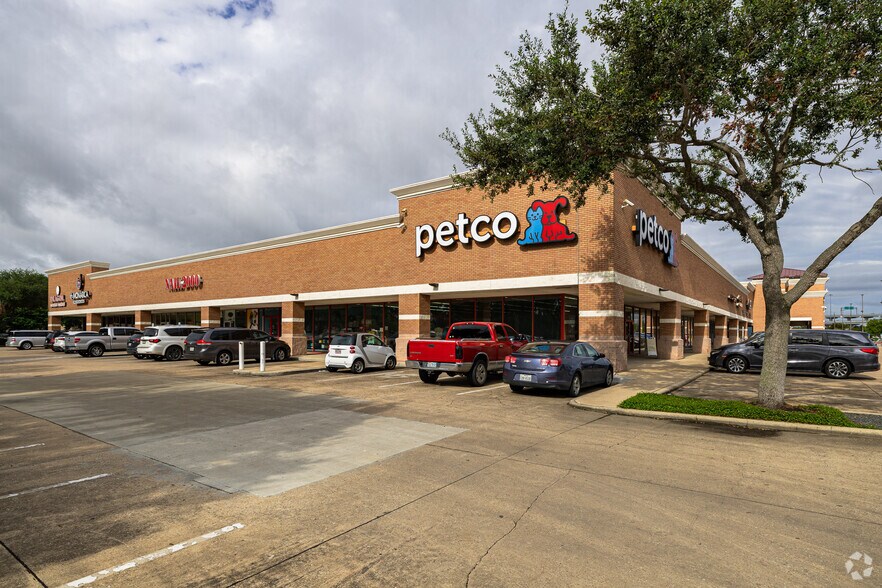 More Photos Of 11601-11725 S Sam Houston Pky E, Houston Unknown For Lease