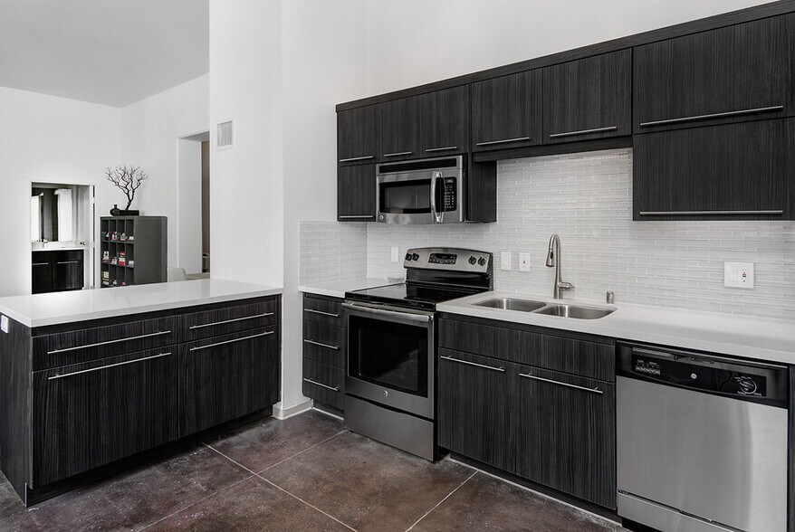 More Photos Of 610 S Main St, Los Angeles Apartments For Lease