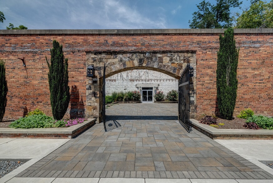 More Photos Of 11 Railroad St, Murphy Research And Development For Sale