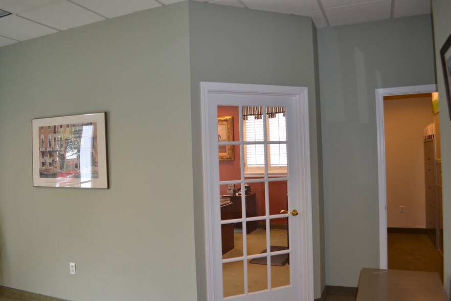 More Photos Of 1735 Post Rd, Fairfield Office For Lease