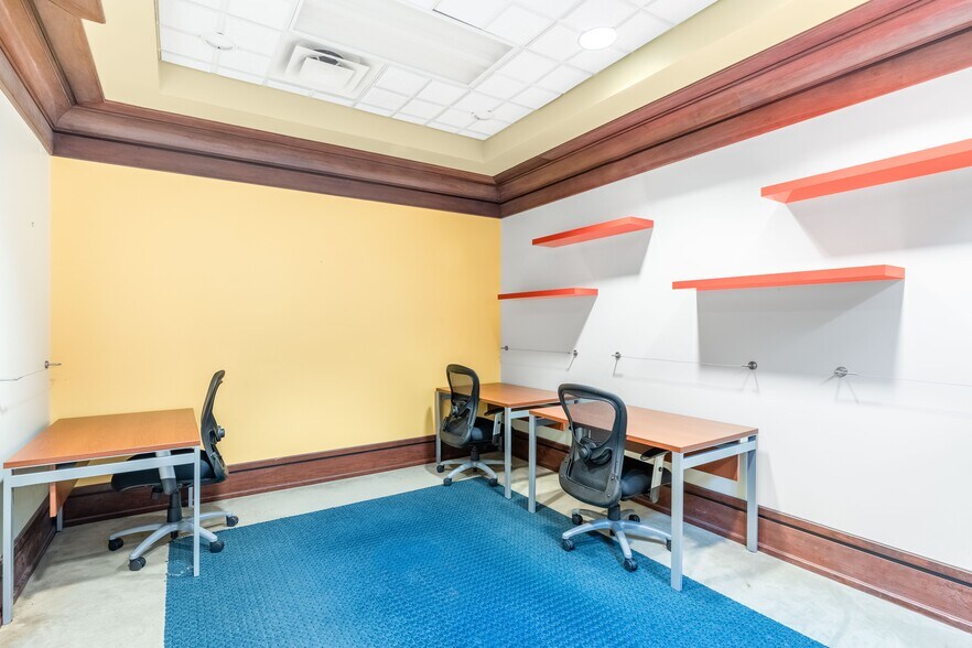 More Photos Of 4720 Salisbury Rd, Jacksonville Coworking Space