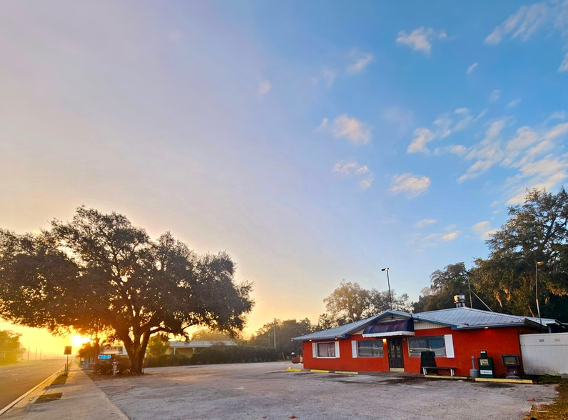 Primary Photo Of 736 E Hathaway Ave, Bronson Restaurant For Sale