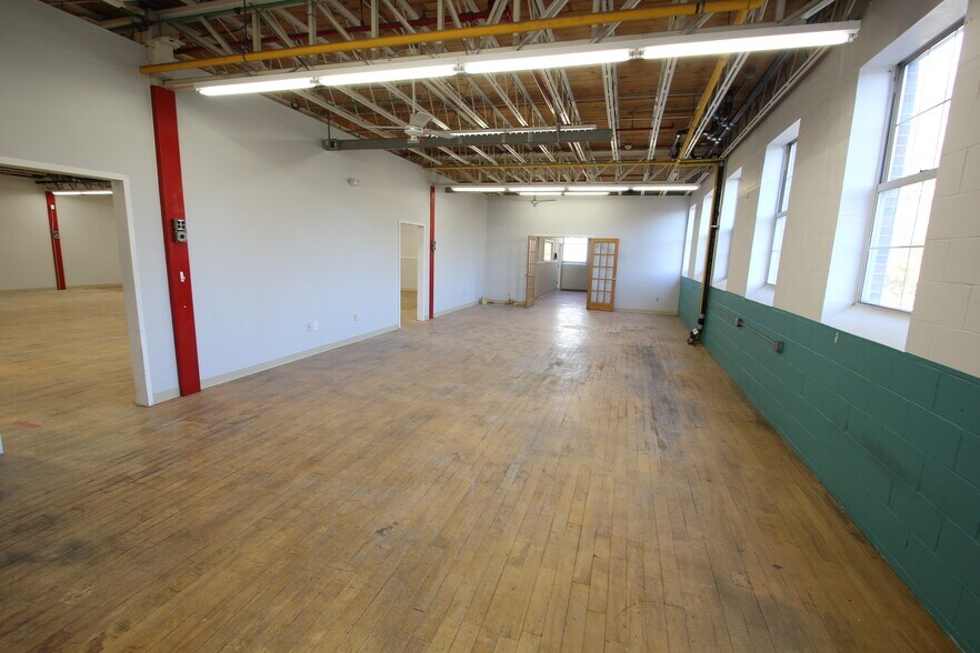 More Photos Of 35 Water St, Amesbury Research And Development For Lease