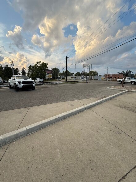 More Photos Of 716 E Main St, Richmond Industrial For Sale