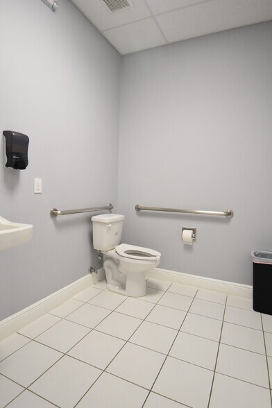 More Photos Of 1377 Providence Rd, Brandon Medical For Lease