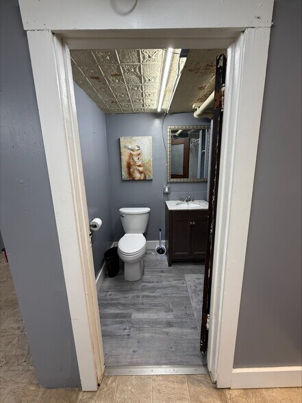 More Photos Of 216 S Main St, Monmouth Office For Lease