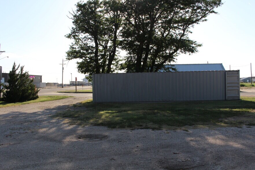 More Photos Of 112 Barclay Ave, Wa Keeney Veterinarian Kennel For Sale