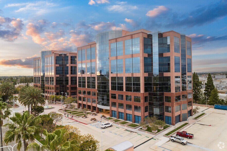 More Photos Of 1 MacArthur Pl, Santa Ana Office For Lease