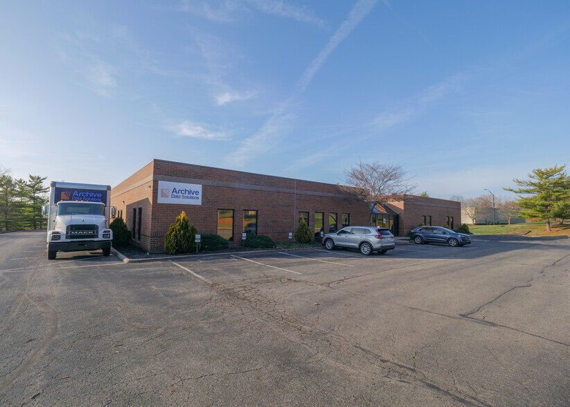 More Photos Of 733 Green Crest Dr, Westerville Research And Development For Lease