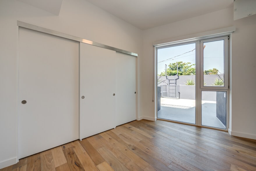 More Photos Of 5135 W Adams Blvd, Los Angeles Apartments For Lease