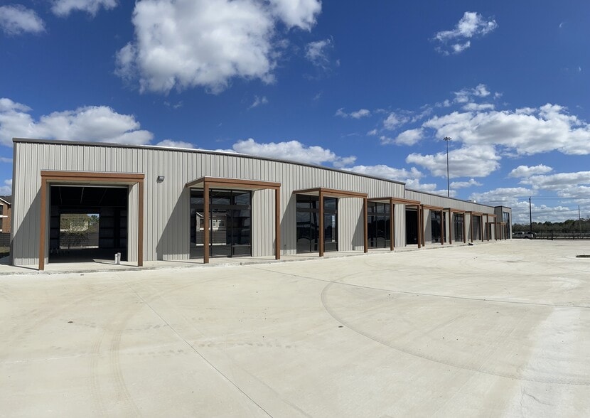 More Photos Of 6205 S Sam Houston Pky E, Houston Flex For Lease