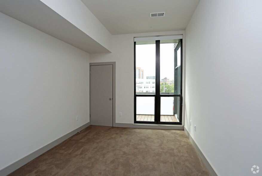 More Photos Of 2310 N Oakland Ave, Milwaukee Apartments For Lease