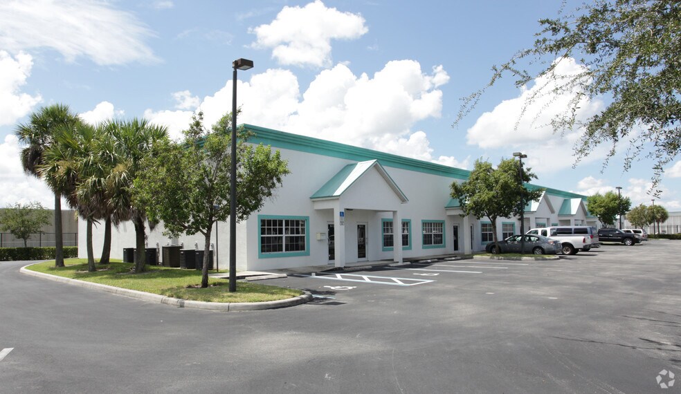 More Photos Of 3560 Work Dr, Fort Myers Warehouse For Lease