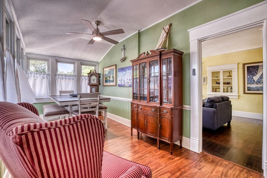 More Photos Of 304 15th St W, Bradenton Specialty For Sale