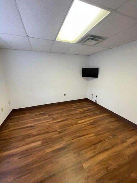 More Photos Of 103 Bruce Professional Park, Mount Sterling Medical For Lease