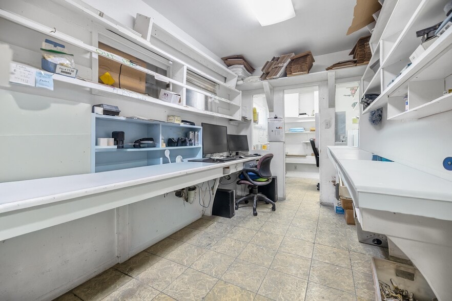 More Photos Of 3325 Barham Blvd, Los Angeles Office For Lease